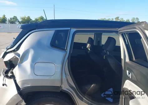 2022 Jeep Compass Latitude Lux 4X4 z USA, uszkodzony, nr VIN 3C4NJDFBXNT231873